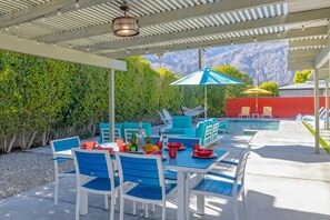 Poolside dining at its finest