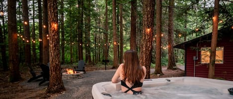 Outdoor spa tub