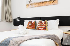 Sink into the plush bedding and drift off to sleep in this cozy queen bed.