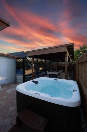 After a day of Palm Beach golf, unwind in the jacuzzi and savor the sunset.