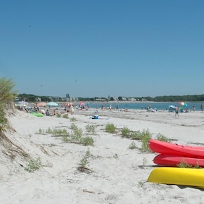 Goose Rocks beach is minutes away.