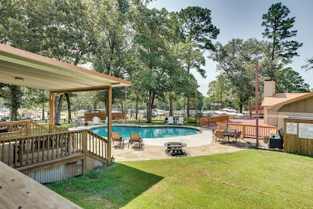 Texarkana Vacation Rental | 3BR | 2.5BA | 2,800 Sq Ft | Step-Free Access
