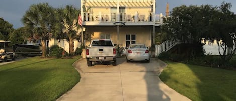 Oceanside 3 bedroom / 3 bath family cottage with  sleeping loft ( 8 max guest).