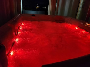 Indoor spa tub