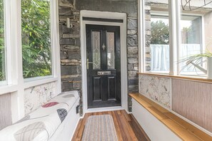 Sunny brae windermere cottage porch