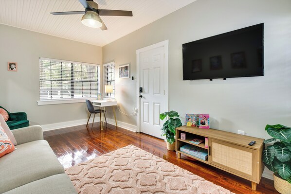 Orlando Vacation Rental | 1BR | 1BA | 2 Steps Required | 800 Sq Ft