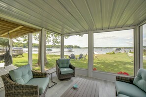 Screened-In Patio | Lake Views