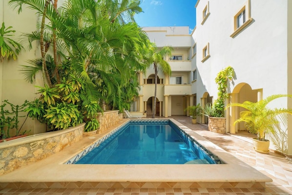 Swimming pool