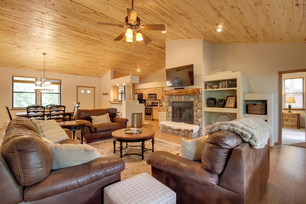 Show Low Vacation Rental | 3BR | 2BA | 1,600 Sq Ft | Stairs Required