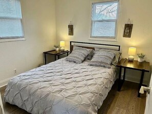 Upper Level-Queen size bed