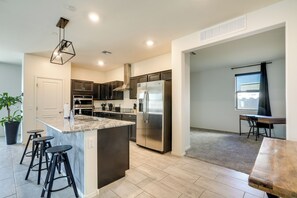 Kitchen | Stainless Steel Appliances w/ Dishwasher | Breakfast Bar | Free WiFi