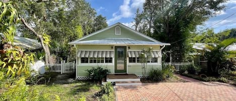 Front of Green Turtle close to downtown Stuart