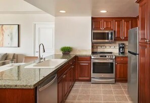 lasvs-hi-res-suite-1-bedroom-kitchen