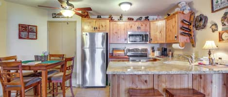 Show Low Vacation Rental | 2BR | 2BA | 1,020 Sq Ft | Stairs Required