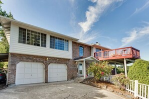 Parking | Garage (2 Vehicles) | Carport (1 Vehicle) | Driveway (4 Vehicles)