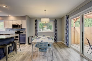 Dining table - seats 6 - opens to back patio