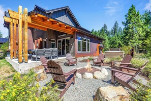 Backyard – Lounge + Fire Pit Circle w/ Soaking Spa + Striking Timber Pergola