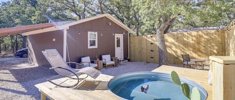 Weatherford Vacation Rental | 1BR | 1BA | 650 Sq Ft | Steps Required