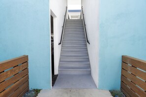 Stairs you'll need to take to get to the home. Once in the home, it's one floor.