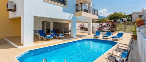 Beautiful villa with private pool and terrace with sea views