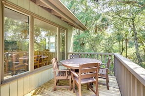 Balcony | Outdoor Dining Area