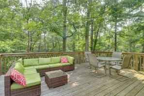 Deck | Grill | Dining Table | Seating Area