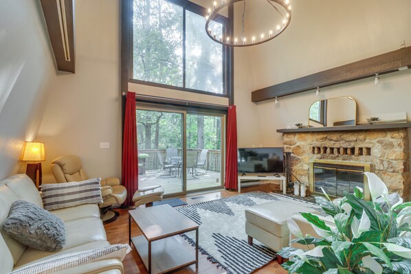 McGaheysville Vacation Rental | 3BR | 3BA | Stairs Required | 2,300 Sq Ft