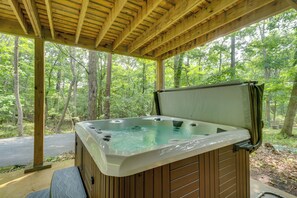 Outdoor Living Space | Private Hot Tub