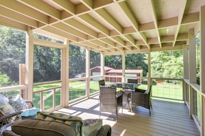 Private Screened Porch | Outdoor Dining Area | Outdoor Seating