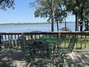 Table with 4 chairs