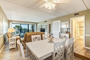 Seating for Six at Dining Table