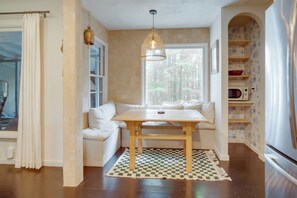 Breakfast Nook | Dishware Provided