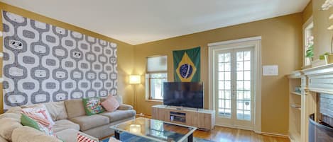 St. Louis Vacation Rental | 2BR | 1.5BA | 1,500 Sq Ft | Stairs Required