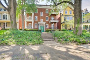 Property Exterior | Self Check-In | 0.8 Mi to Forest Park