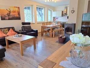 Ferienwohnung Eichhagen, 75 qm, 2 Schlafzimmer, Terrasse, max. 4 Personen + 1 Kind im Kinderbett-Eichhagen Wohnen 2