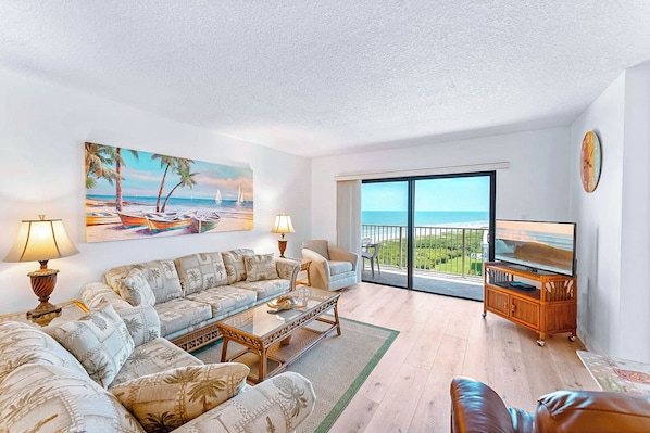A summer-themed living room that complements the ocean view.