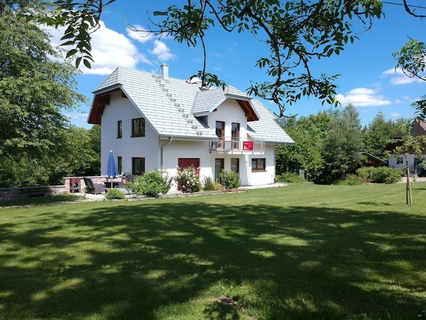 Ferienloft, 100 qm, 2 Schlafzimmer, 1 offenes Schlafzimmer, Balkon und Terrasse, max. 6 Personen-Aussenansicht