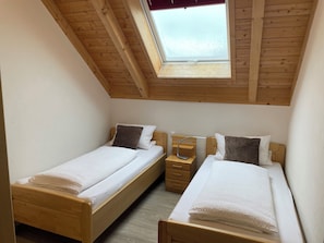 Ferienloft, 100 qm, 2 Schlafzimmer, 1 offenes Schlafzimmer, Balkon und Terrasse, max. 6 Personen-Schlafzimmer 2