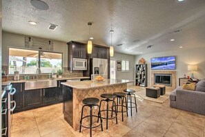 [Kitchen] Fully stocked & equipped