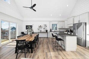 Fantastic space for meal prep and dining