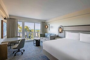 1 King bed. Exact unit will be assigned upon arrival. Views, colors, and decor may vary.