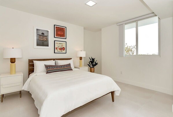 Bedroom (Queen)