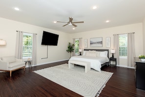 Massive Master Bedroom w/King Bed & TV Streaming!