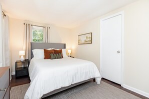 Bedroom 3 w/Queen Bed & TV Streaming