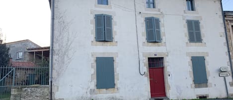 Facade of Townhouse 26, the courtyard to the side (parking is free on the road)