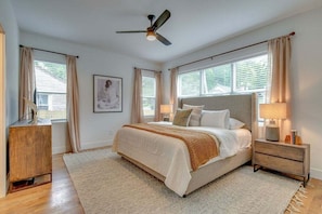 Master Bedroom with a king size bed - Ground floor