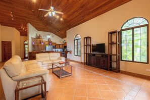 Open floor plan with vaulted ceilings