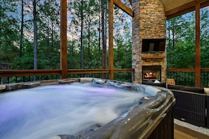 Outdoor spa tub