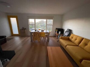 Lounge room (1)