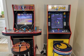 Game Room Arcades